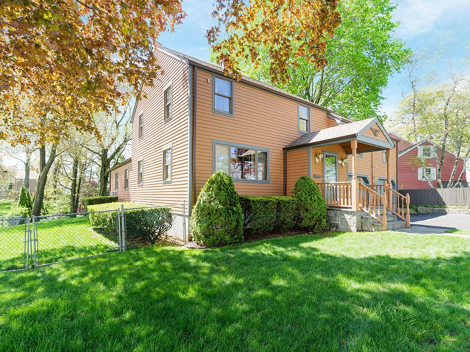 Exquisitely Maintained Colonial