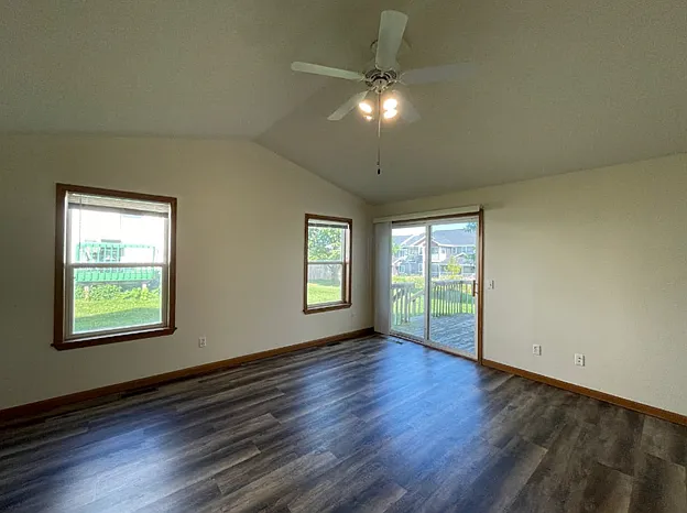 3 bed, 1800 sqft, $1,830 — Photo 3