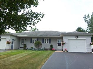 102 Hagan Cir, Oneida, NY 13421