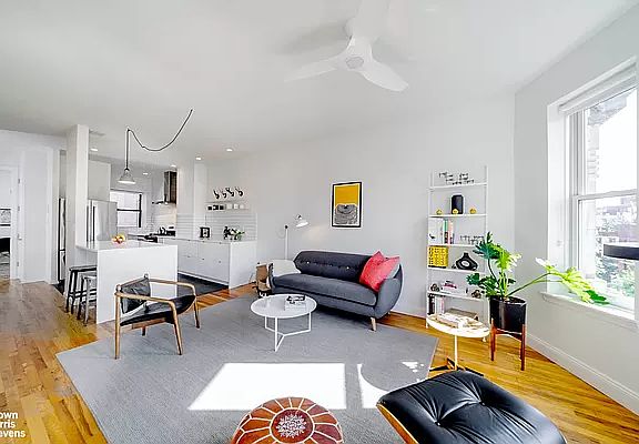 3rd image of 201 Saint James Pl APT 4B