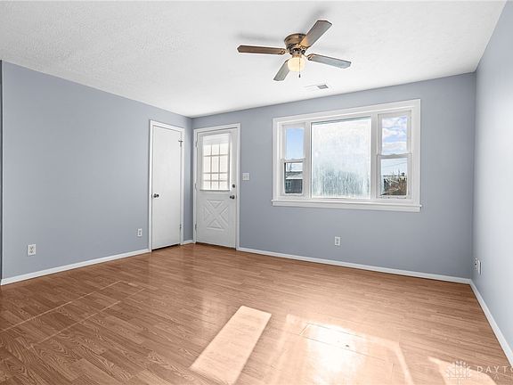 5th image of 260 Crosswell Ave