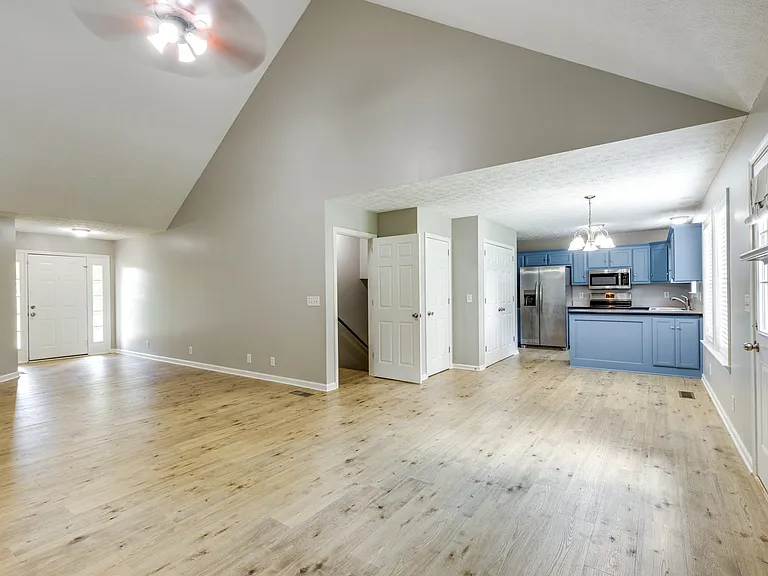 125 Grant Ct — Photo 9