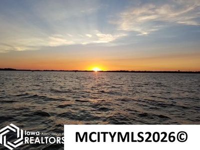 2219 S Lakeview Dr, Clear Lake, IA, 50428