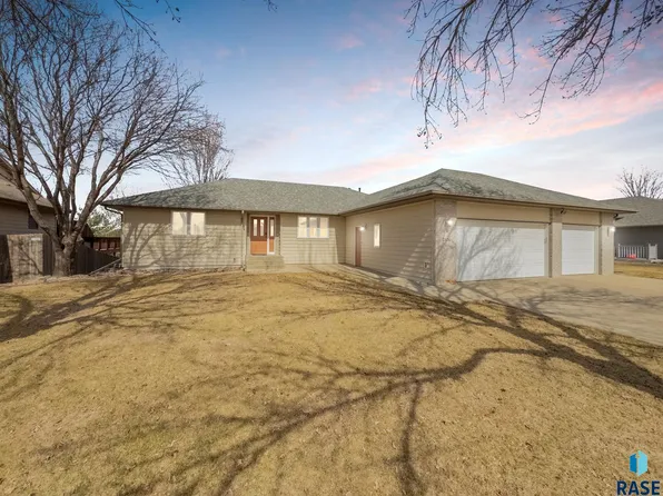 7304 W Ford Cir, Sioux Falls, SD 57106