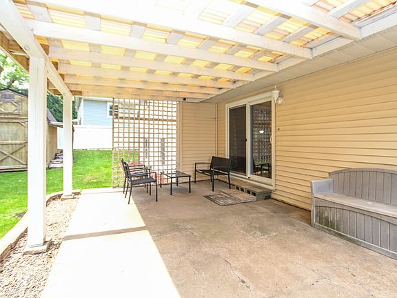 4th image of 508 Rosemary Ln