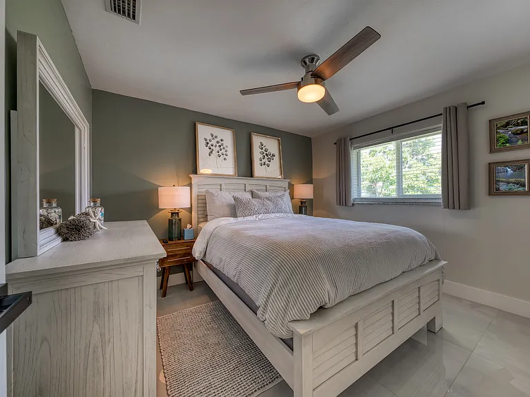 SE 1st Pl — Photo 22