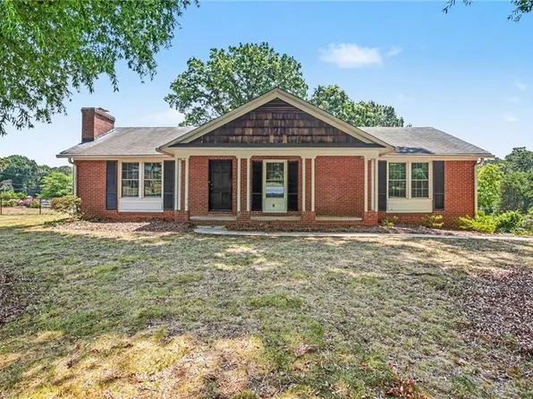 671 Dover Dr, Winston Salem, NC 27104