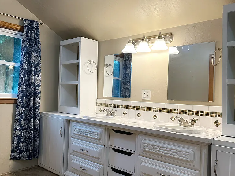 605 Fountain St — Photo 17