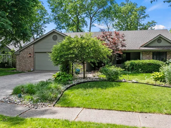 8211 Hunters Knoll Pl, Fort Wayne, IN 46825