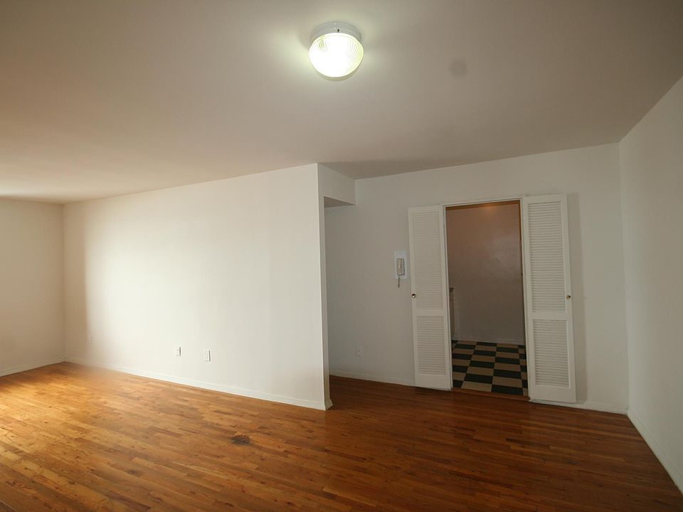 1st image of 3 Monroe Blvd #2S