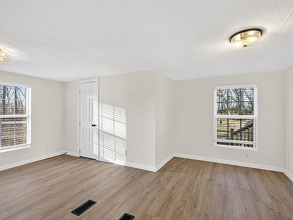 5th image of 237 Wildflower Dr