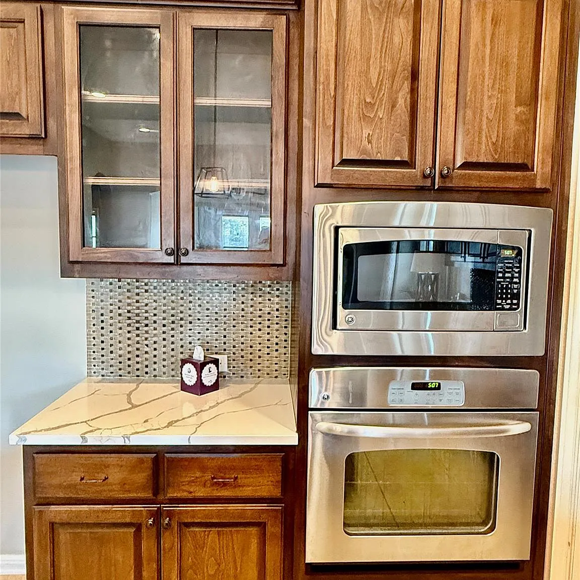 3 bed, 2.0 bath, 2024 sqft, $3,200 — Photo 4
