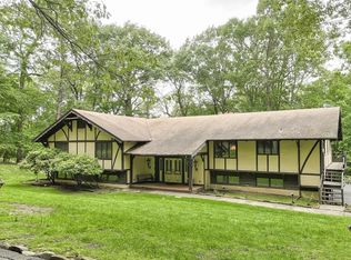 873 Cherokee Ln, Franklin Lakes, NJ 07417