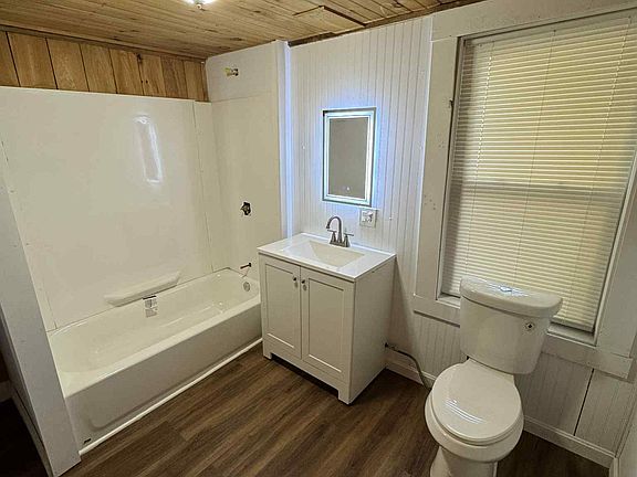 2nd image of 132 Green St APT 2