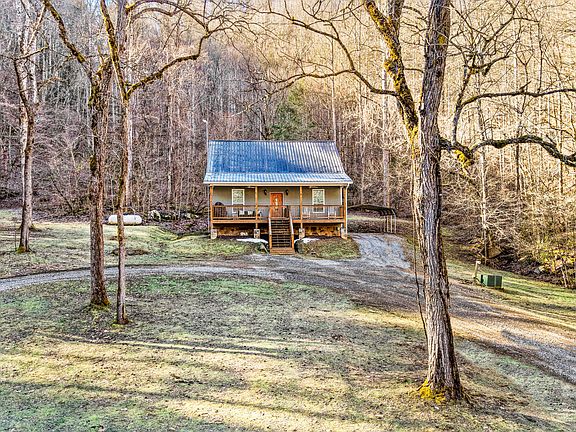 3rd image of 4876 Pearl Valley Rd