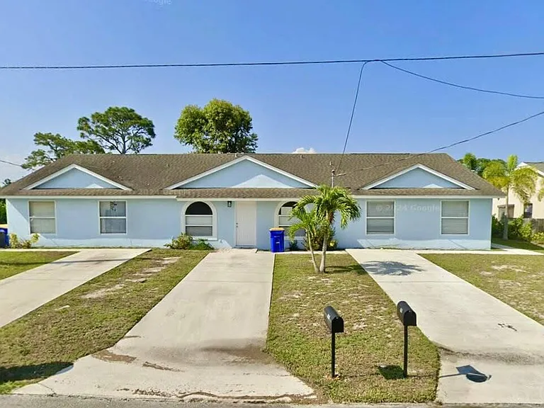 5205 SE Primrose Way — Photo 1