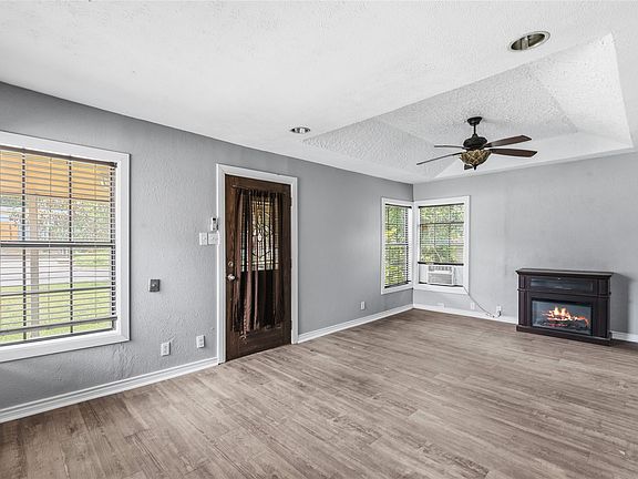 5th image of 1212 McLean Ave