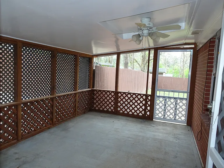 283 Lake Dr #A — Photo 2