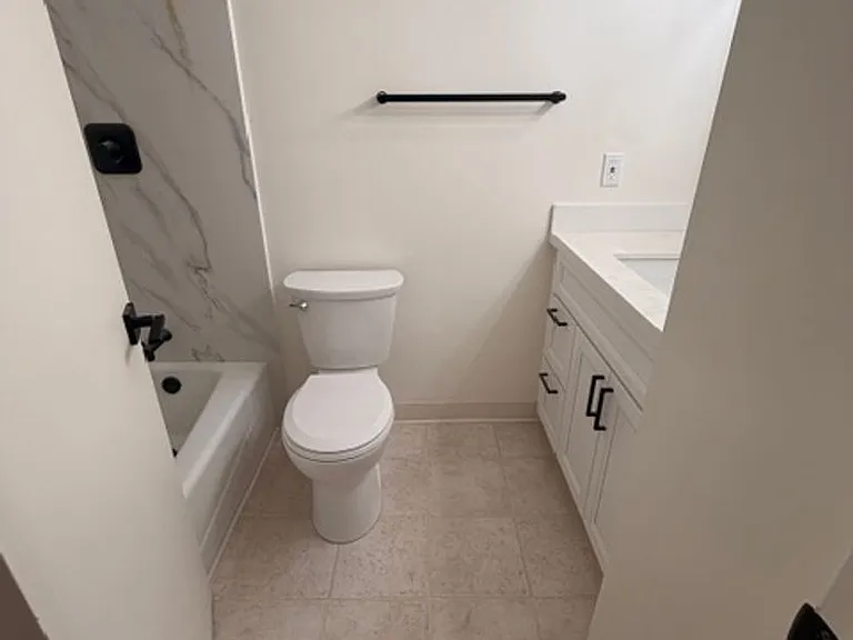 Dixon Townhouse — Photo 27
