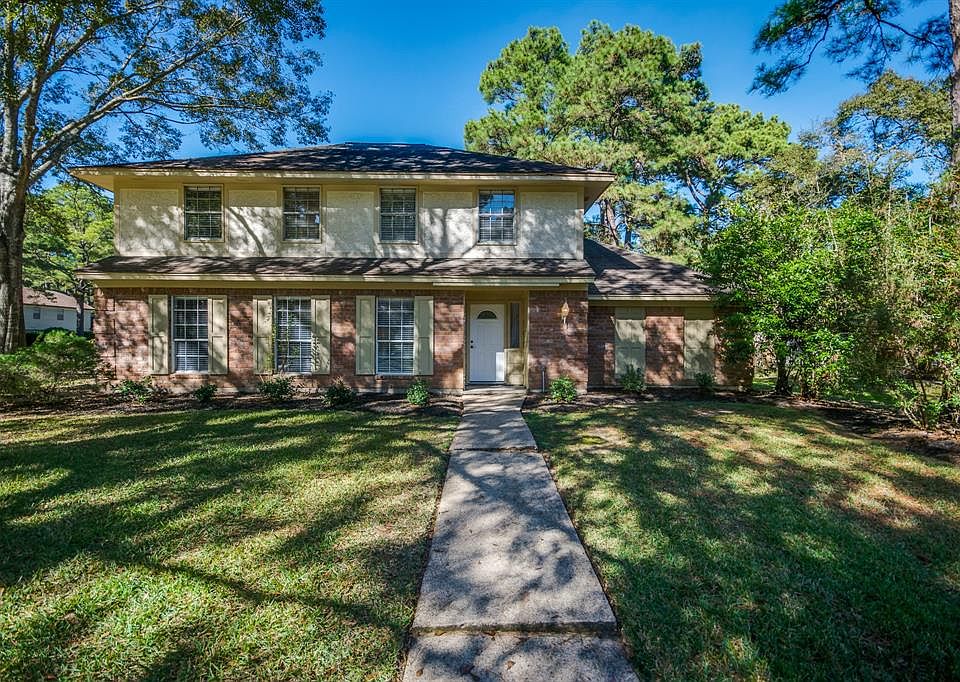 Welcome home to 17403 Pinewood Forest Drive, located in the desirable Spring Creek Forest community which offers community pool, tennis courts, basketball and parks.