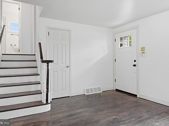 5th image of 24 Barclay Dr
