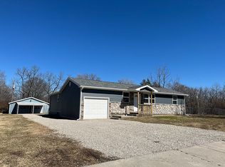 711 Dilworth Rd, Lebanon, MO 65536