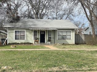 820 Plum St, Graham, TX 76450