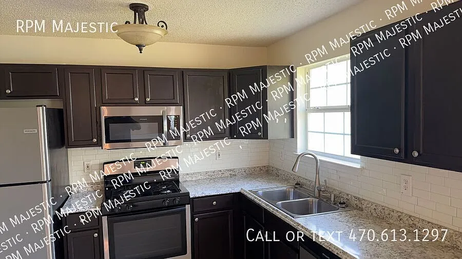 3 bed, 2.5 bath, 1826 sqft, $1,950 — Photo 2