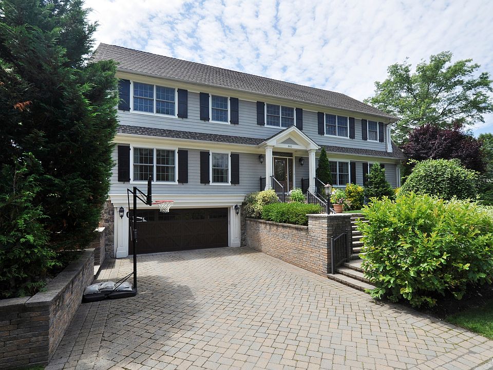 2nd image of 860 Standish Ave