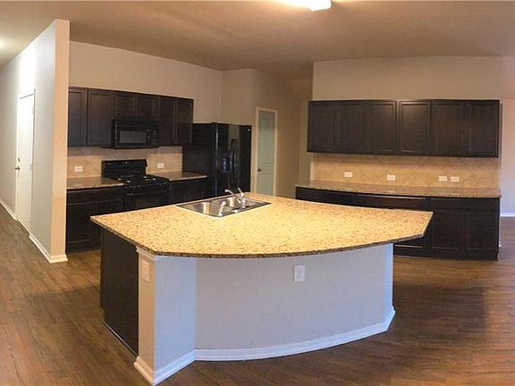 4th image of 215 Camellia Dr