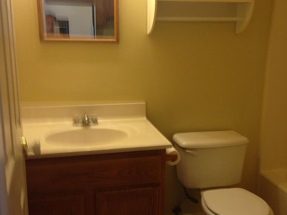 4th image of 420 Valley St APT D
