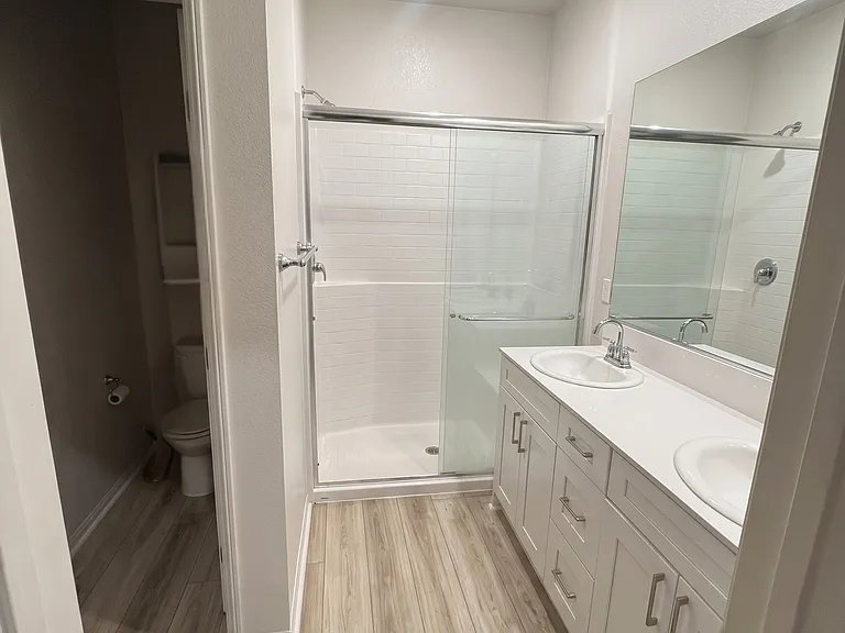 211 N Vincent Ave — Photo 7