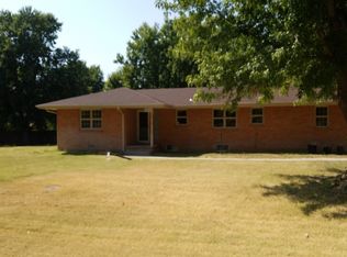 1502 Willow Rd, Hutchinson, KS 67502