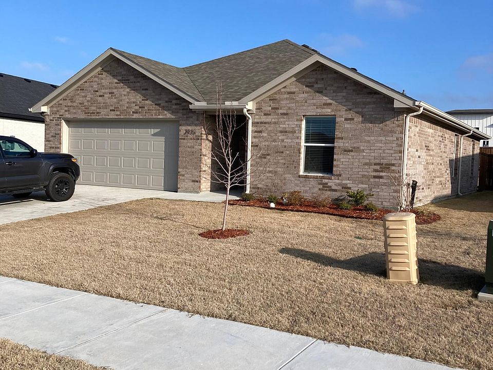 2nd image of 2935 Peony Dr
