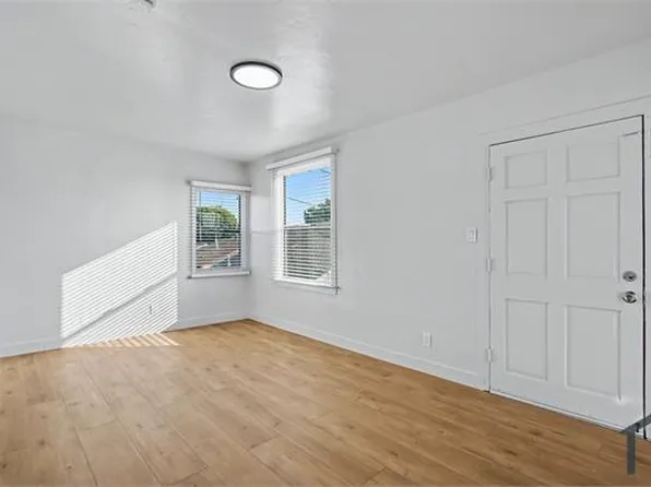 213 3/4 E 64th St, Los Angeles, CA 90003