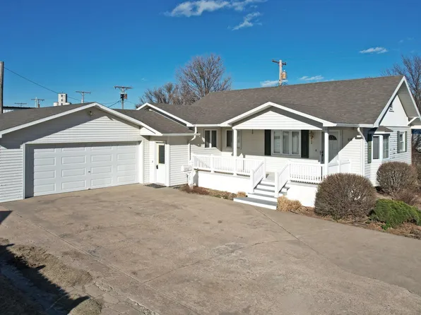 110 E 5th St, Quinter, KS 67752