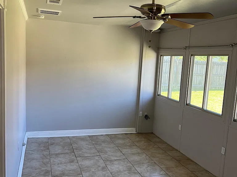 18548 Lake Camellia Ave — Photo 23