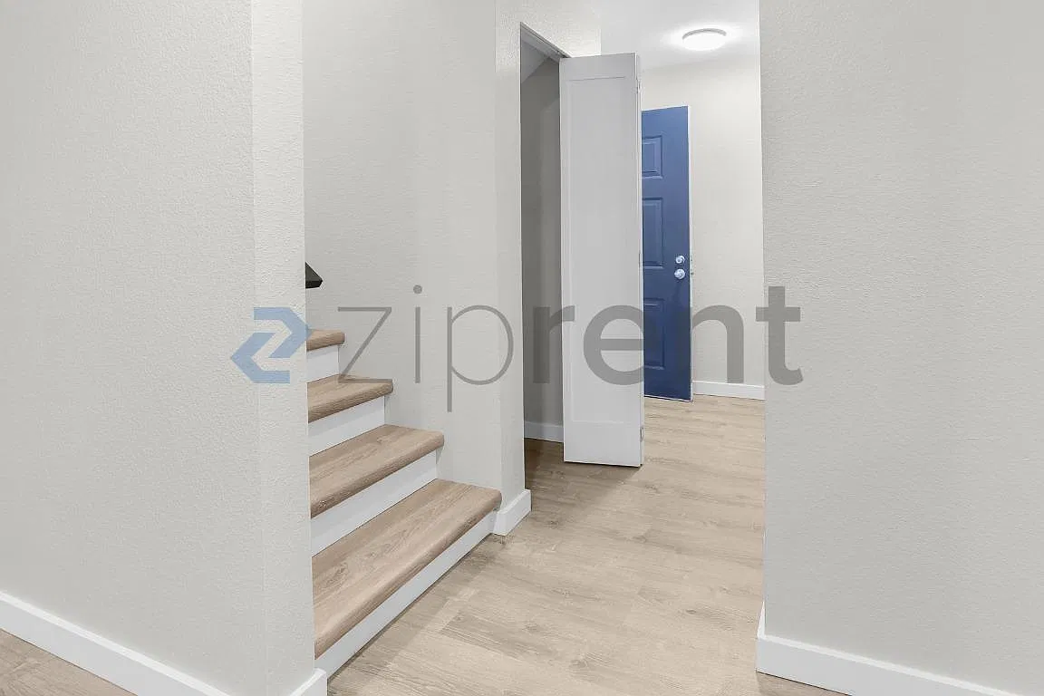3 bed, 1.5 bath, 1300 sqft, $2,995 — Photo 4