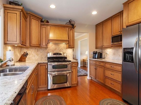 4th image of 1062 E Carpenter Dr