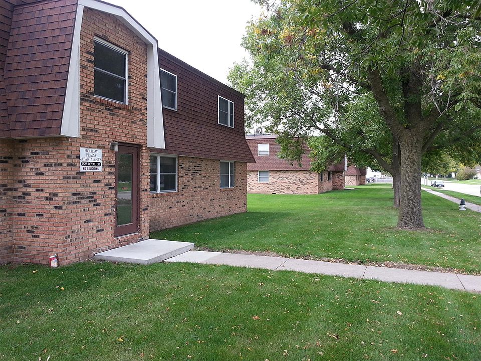 1st image of 2507 Royal Dr APT 2