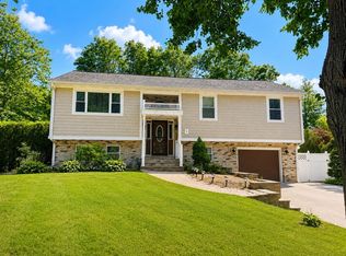 2 Cutter Ln, Dartmouth, MA 02748