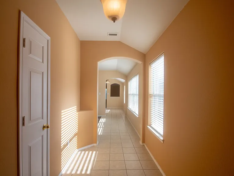 3725 Sapphire St — Photo 3