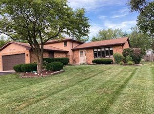 10S301 Oneill Dr, Burr Ridge, IL 60527