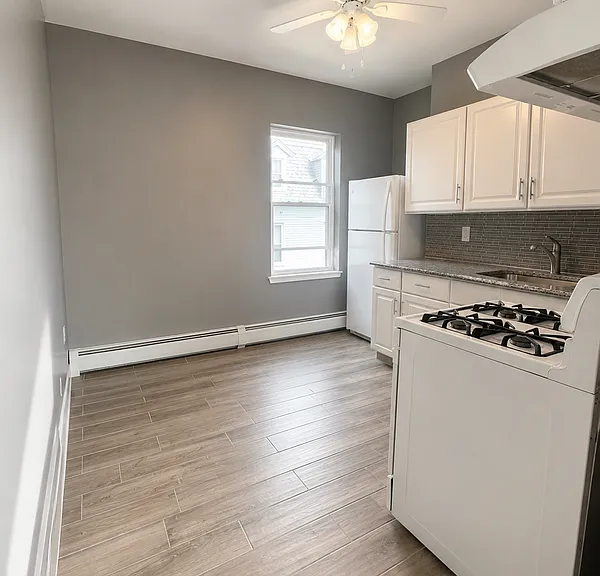 471 Division St #2 — Photo 6