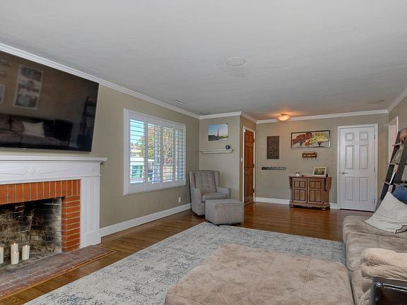 5th image of 705 Topaz St