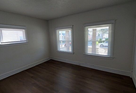 4th image of 2167 W 104th St