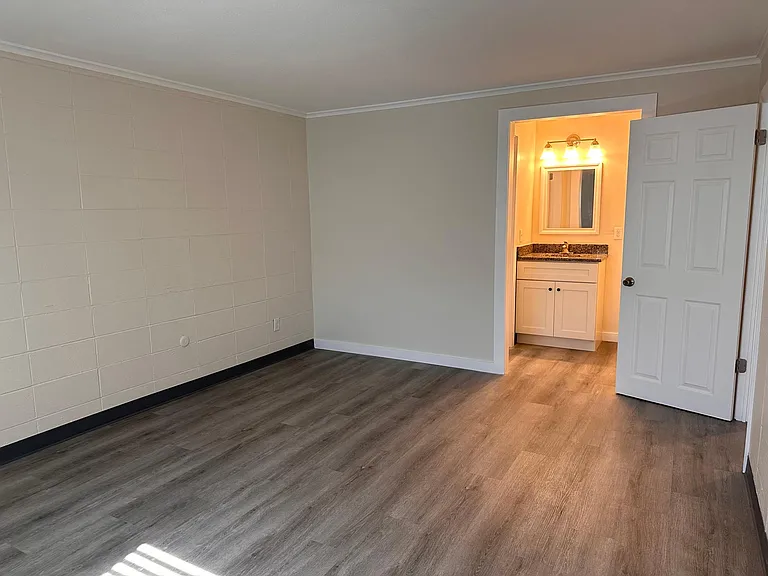 2034 Riverdale St — Photo 5
