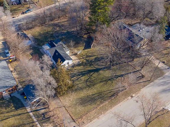 5th image of 302 Wallace Ave