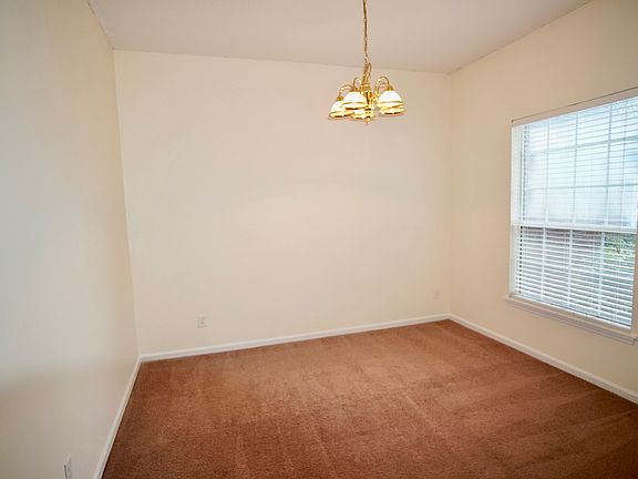 5th image of 2921 Thorncrest Dr