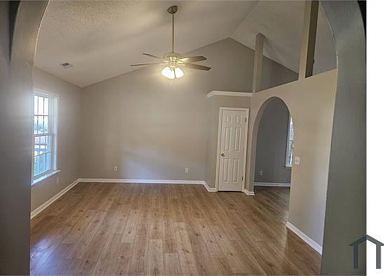 4th image of 504 Woods Ferry Ln